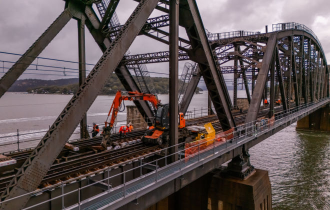 S&I_Hawkesbury_Bridge_SideFront